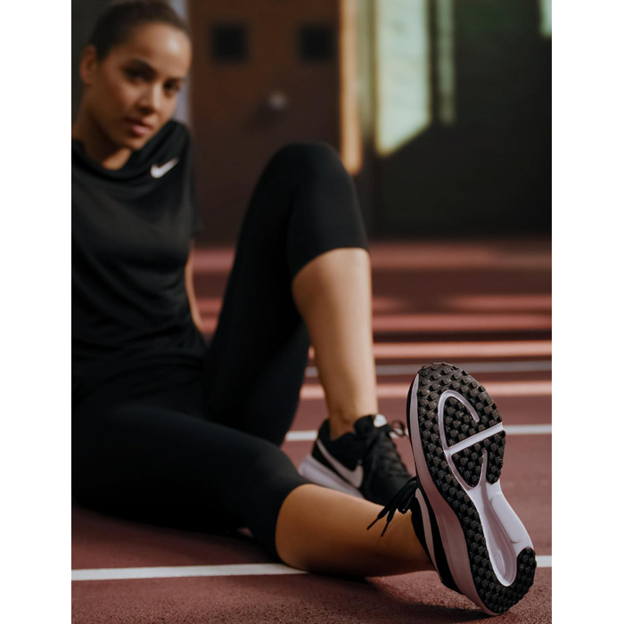 Кросівки Nike Revolution 8 для бігу по місту, жіночі, HJ8485 (44.5 EU, чорний/білий/сірий)