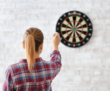 Дартборд Stagecaptain DBS-1715C Bullseye Champion з дротами – професійна стілдардс-дошка з сизалю з 6 дротиками та 4 наборами хвостовиків