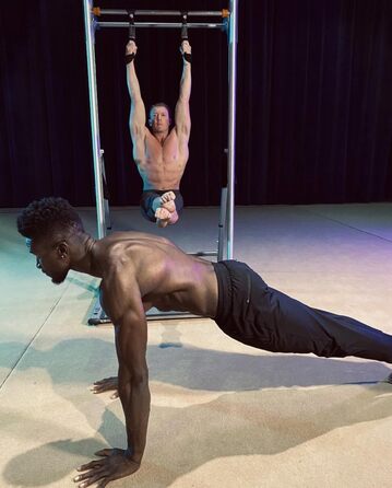Петлі для тренувань Suspension Trainer – преміум нейлон, для тренувань з вагою тіла, для дому та спортзалу, навантаження до 245,9 кг, чорні, пара