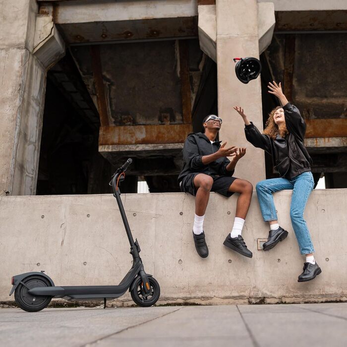 Електросамокат Segway-Ninebot E2 Pro D для доріг, для дорослих, 20 км/год, 35 км, антиковзна система, чорний