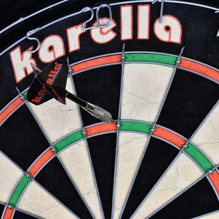 Дартборд Karella Master з сизалю для турнірів, комплект із 2 наборами дротиків Steeldart Blackstar та лінією для кидків