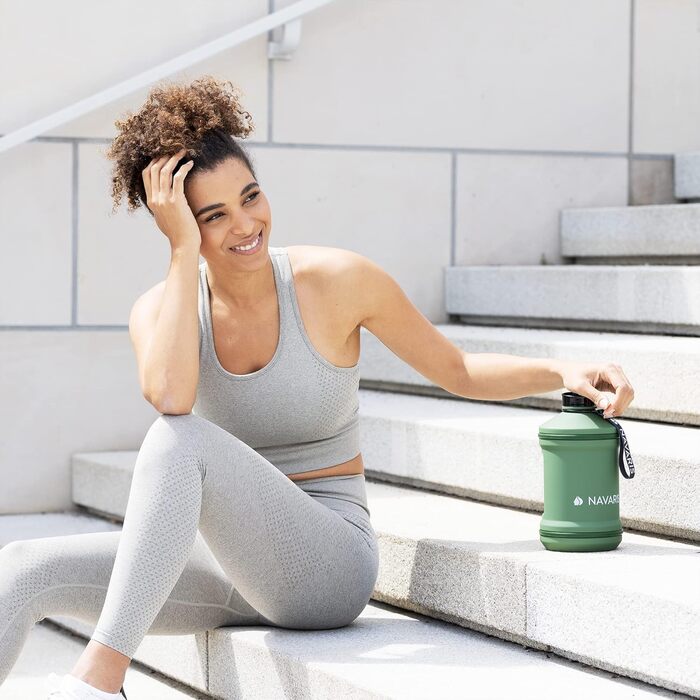 Спортивна пляшка Navaris 2,2 л для води, BPA-free, міцна, з ручкою, зелена, для фітнесу та тренувань