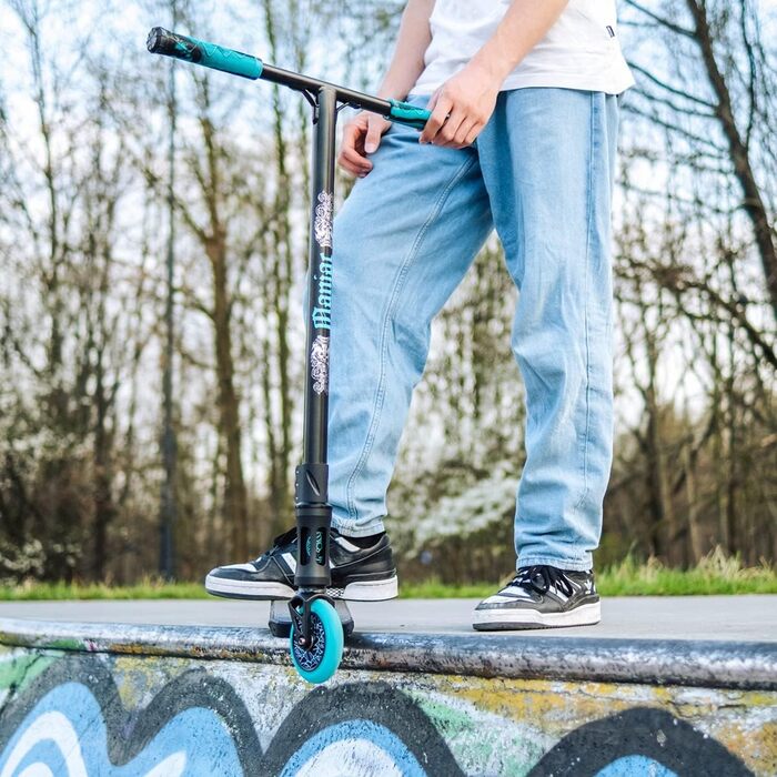 Скутер для трюків Movino Maniac: професійний фрістайл, IHC-компресія, дека Street, T-Bar 59x54 см, колеса 110 мм, ABEC 9, 3.8 кг, Holo/Blue