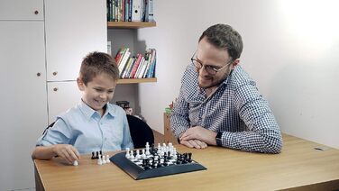 Шаховий комп’ютер MILLENNIUM ChessGenius M810 2024 з підсвіткою, магнітними фігурами, сенсорною дошкою, до 2050 ELO