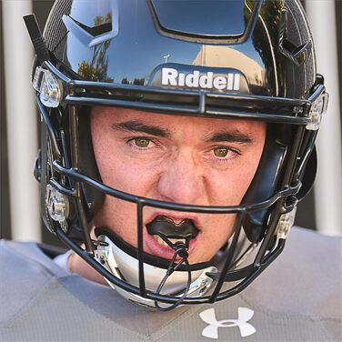 Захисник для рота Under Armour Gameday Armour з ремінцем, чорний