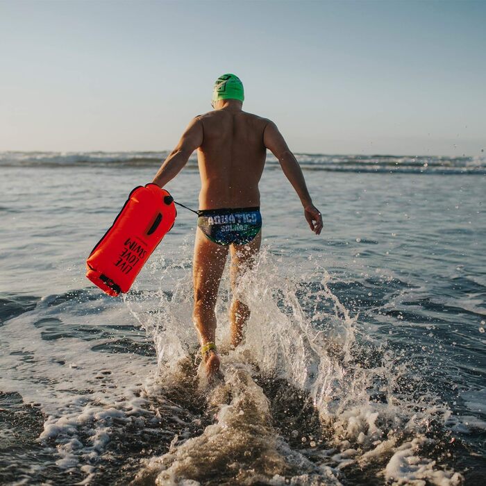 Buddyswim набір: буй для плавання 28 л та силіконова шапочка, помаранчевий. Безпечна плавальна буя для відкритої води з водонепроникним відсіком.