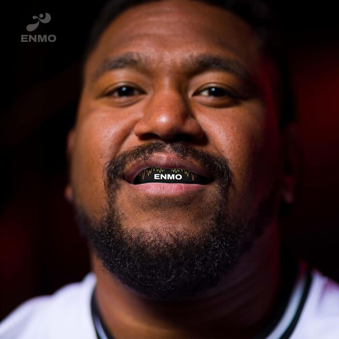 Захисний капу для спорту Enmo Maxilla Pro: для дорослих та дітей (10+), з чохлом. Підходить для регбі, боксу, хокею та контактних видів спорту. Капу з технологією Boil & Bite, тришаровий, з каналом для дихання. Білий/Синій (Чорний/Помаранчевий)