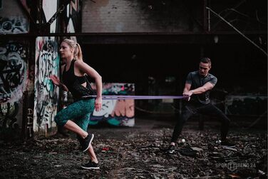 Фітнес-стрічка Sporttrend 24, еластична гумова, 104 см, лилава, опір 13,6–47,6 кг, для силових та мобіліті вправ