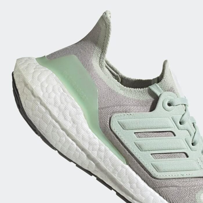 Кросівки Adidas Ultraboost 22 для бігу, чорні, жіночі (38 EU)
