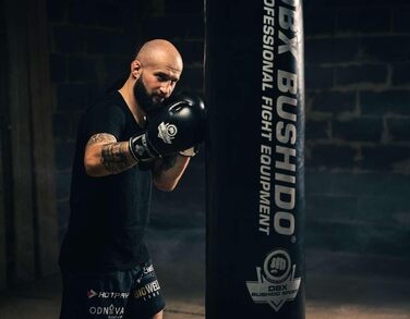 Боксерський мішок DBX BUSHIDO SPORT 130 см, 60 кг, наповнений гумовою крихтою, чорний — для боксу, кікбоксингу та тренувань