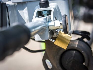 Велотримач EUFAB 11556 для фаркопу: Amber 4 - переноска на 4 велосипеда