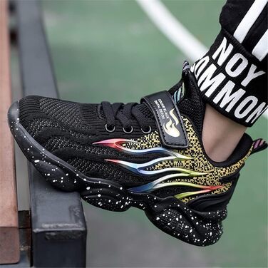 Дитячі кросівки для активного відпочинку: зручні, дихаючі, для хлопчиків та дівчаток. Розміри 28-39, білі та чорні.