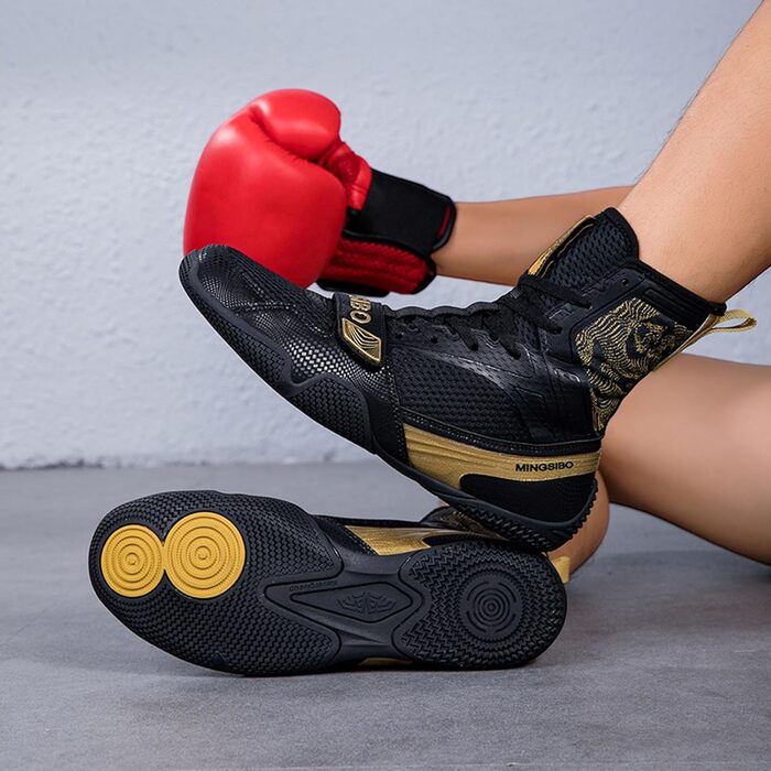 Чоловічі боксерські черевики BLBK для боксу, кікбоксингу, муай-тай, спарингу. Дихаючі боксерські черевики для занять та рингу. Розмір 43 EU, кольори: чорний, золото.