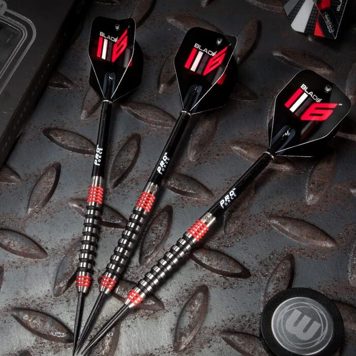 Дротики для дартсу WINMAU Advance 500 Series 24 г з червоними опереннями та стержнями