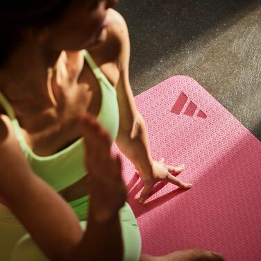 Килимок для йоги Adidas 6 мм, протиковзаючий, з перероблених матеріалів (176 x 61 см), Pink Fusion