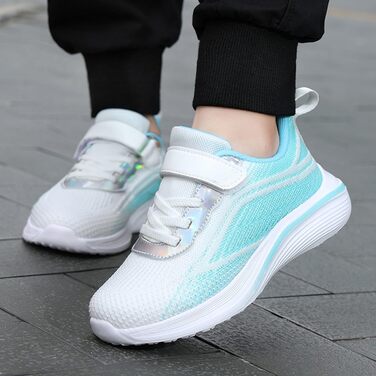 Дитячі кросівки для спорту: зал, біг, повсякденне носіння. Зручні дитячі кросівки для хлопчиків 28-40 розмірів. Матеріал: дихаюча сітка, застібка на липучці. Колір: білий.