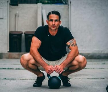 Kettlebell Kings гиря з порошковим покриттям для жінок і чоловіків, довговічна сталева гиря