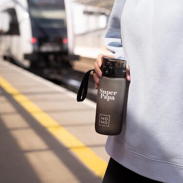Пляшка для води MOMO WAY Super Papa 600 мл з тритану з контейнером для фруктів, без BPA, подарунок для тата, з кришкою на 1 клік, багаторазова