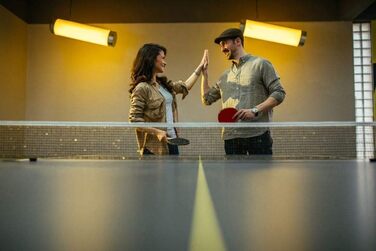 Набір для пінг-понгу: 4 професійні ракетки, розтягуване сітка, 6 м'ячів, сумка - для гри в приміщенні та на вулиці