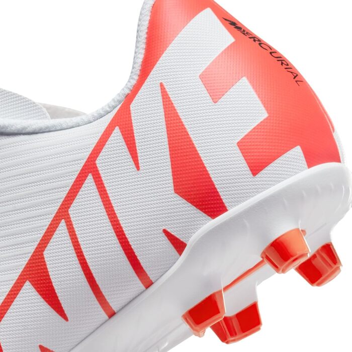 Дитячі футбольні бутси Nike Mercurial Vapor 15 Club, 38.5 EU, Bright Crimson/White/Black