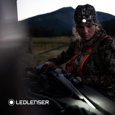 Ліхтар налобний Ledlenser MH8 Outdoor, чорний, акумуляторний, 600 люмен, регульований, до 40 годин роботи, червоне/зелене/синє світло, живлення від 2xAA, блокування транспортування, для полювання та риболовлі
