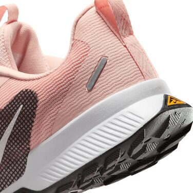 Nike Juniper Trail 3 - жіночі трейлраннінгові кросівки Washed Coral/Phantom/Gold