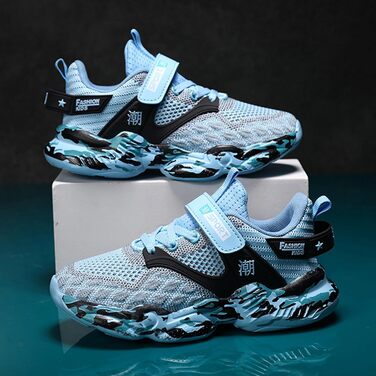 Дитячі кросівки для хлопчиків: сірі, дихаючі, з неслизькою підошвою. Ідеальні для занять спортом, фітнесу та активного відпочинку на вулиці. Зручні кросівки з клейкою застібкою, розмір 39 EU.