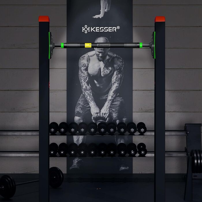 KESSER® Турнік для дверей регульований, турнік для домашніх тренувань, турнік без свердління, висувний 68-106 см, вантажопідйомність до 300 кг, з неслизькими ручками, з еластичними стрічками (зелені)