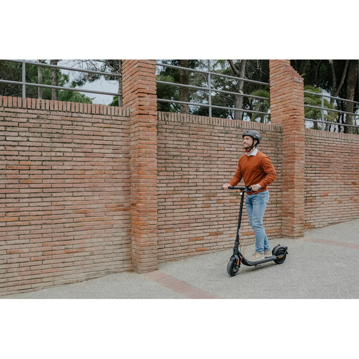 Електросамокат Segway-Ninebot F2 PRO D з допуском до доріг для дорослих, макс. швидкість 20 км/год, запас ходу 55 км, довгий пробіг