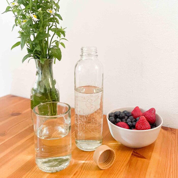 Скляна пляшка для води Carrybottles 0,7 л Inhale & Exhale, спортивна, BPA-free, герметична, для газованої води, виробництво Німеччина