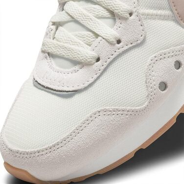 Кросівки Nike Venture Runner для чоловіків (40.5 EU, білий, рожевий, бежевий)