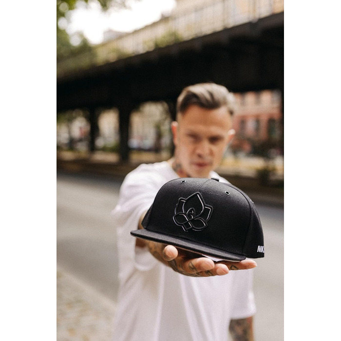 Кепка-снапбек Nebelkind Steini Der Keller унісекс, регульований розмір, чорно-сіра, стиль streetwear