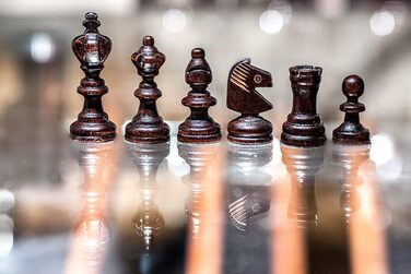 Шаховий та шашковий набір ручної роботи з вишневого дерева 35х35 см від Woodeyland