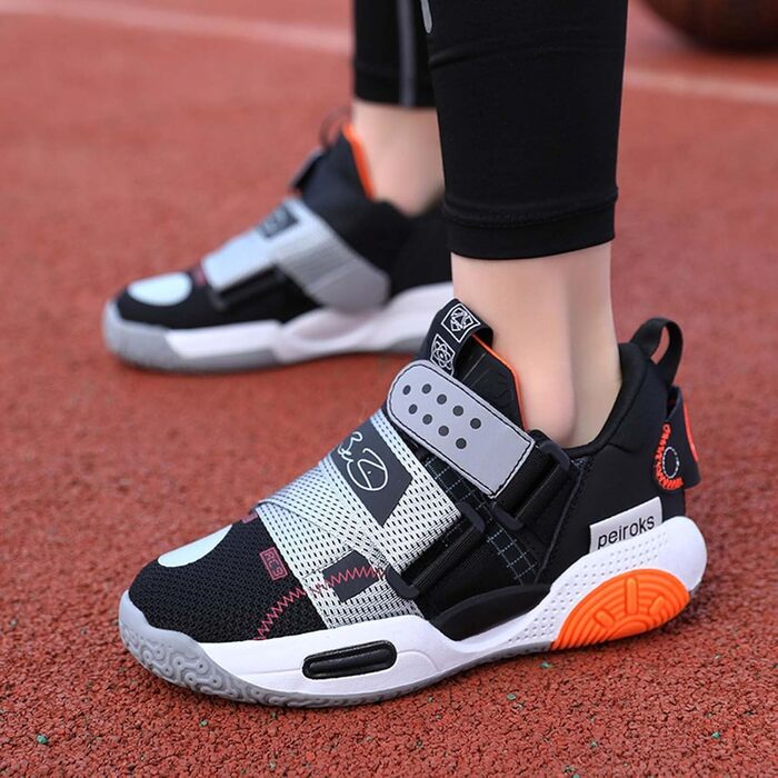 Дитячі спортивні кросівки для хлопчиків та дівчаток. Зручні, дихаючі, легкі, з неслизькою підошвою. Ідеальні для занять спортом, баскетболу, ходьби. Розмір 35 EU, сірий колір.