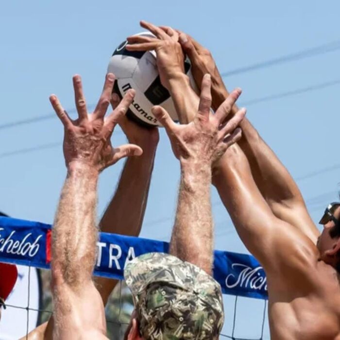 Волейбольний м'яч Mikasa King of the Beach – офіційний м'яч для турнірів, розроблений олімпійським чемпіоном та багаторазовим переможцем Sinjin Smith