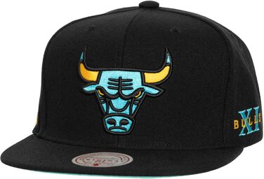Кепка Mitchell & Ness Snapback NBA Core XI Chicago Bulls чорного кольору