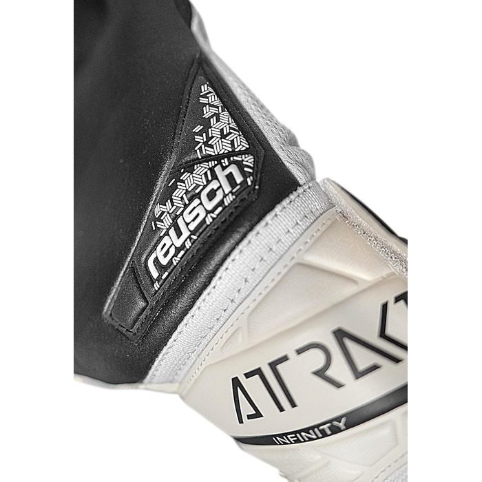 Воротарські рукавички Reusch Attrakt Infinity NC, унісекс, розмір 9, біло-чорні