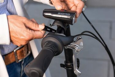 Велосипедна передня фара SIGMA Aura 60 USB, 60 люкс, StVZO, акумуляторна, 3 режими, водонепроникна, заряджається через USB