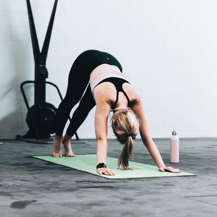 Килимок для йоги та фітнесу Yogamatte 0.6 см, екологічний, нековзний, з сумкою для зберігання (72x24 см, Matcha-Green/Сірий)