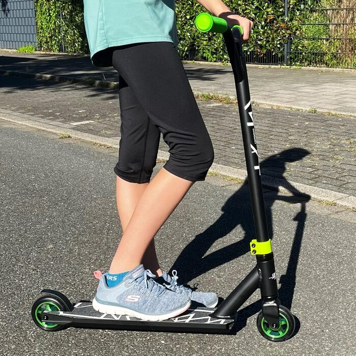 Трюковий самокат Carromco Action Rider 100 зелено-чорний, для скейтпарку, HIC-компресія