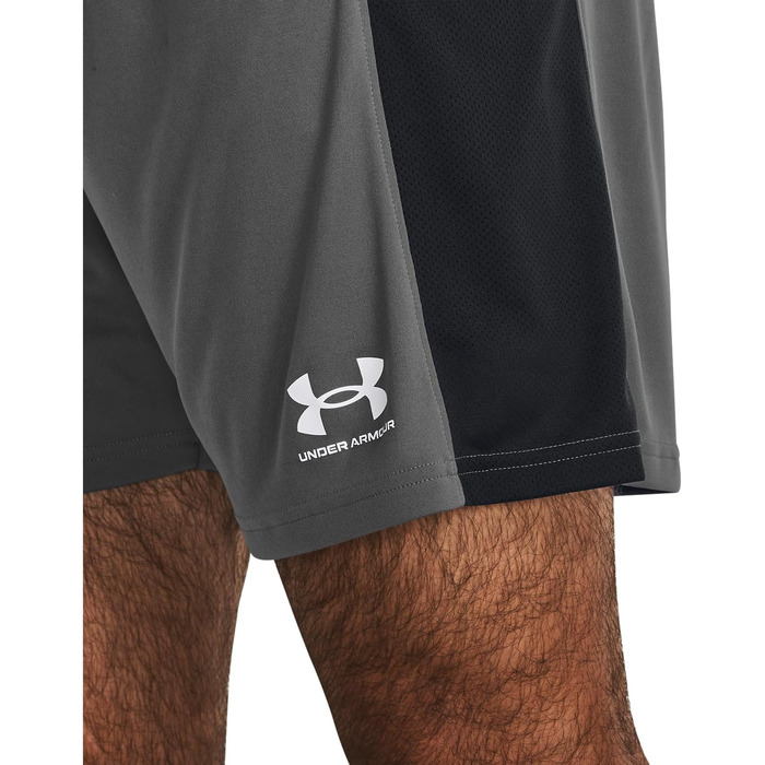 Чоловічі спортивні шорти Under Armour Challenger Knit, чорні (Black L Castlerock / White)