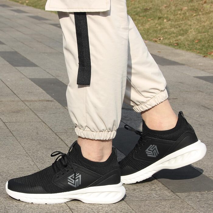 Кросівки чоловічі для бігу та занять спортом. Легкі, дихаючі, чорно-білі (44 EU)