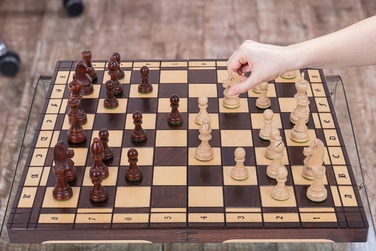 SQUARE — Великі дерев'яні шахи 530: шахівниця 57 см, обважені фігури