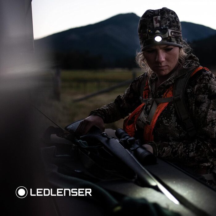 Ліхтар налобний Ledlenser MH8 Outdoor, чорний, акумуляторний, 600 люмен, регульований, до 40 годин роботи, червоне/зелене/синє світло, живлення від 2xAA, блокування транспортування, для полювання та риболовлі