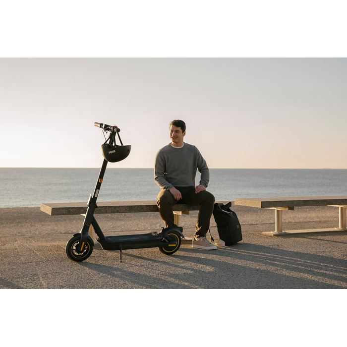 Електросамокат Segway-Ninebot Max G2 E для дорослих, швидкість 25 км/год, запас ходу 70 км, подвійна гальмівна система