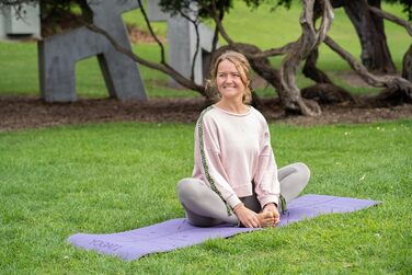 Килимок для йоги YOGATI, неслизький та товстий, з позначками для вирівнювання тіла, спортивний килимок для дорослих та дітей, ідеальний для пілатесу та фітнесу