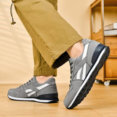 Чоловічі кросівки для бігу та занять спортом: легкі, дихаючі, з неслизькою підошвою. Розміри 39-45 EU, кольори: чорний, сірий