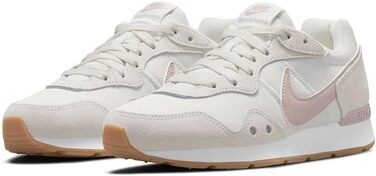 Кросівки Nike Venture Runner для чоловіків (40.5 EU, білий, рожевий, бежевий)