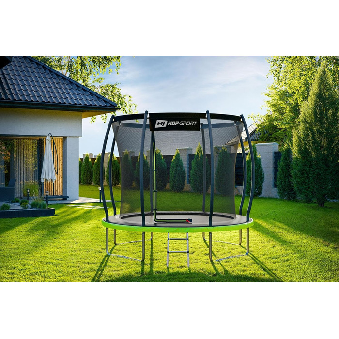 Трамплін Hop-Sport Outdoor – діаметр 244/305/366/427/488 см. Комплект з захисним сіткою, вигнутими ніжками та сертифікатами безпеки. З драбиною та захисним бордюром.