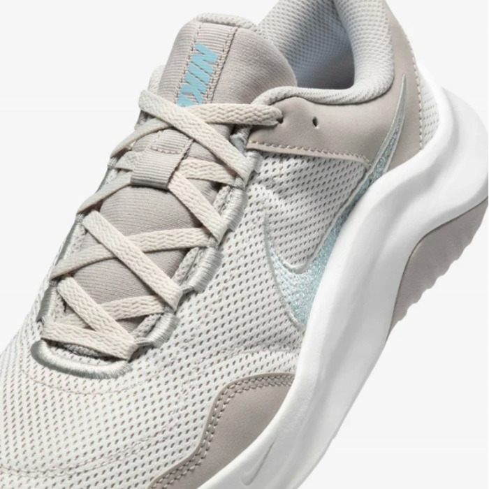 Кросівки жіночі Nike Legend Essential 3 NN, р. 37,5 — зручне та модне спортивне взуття
